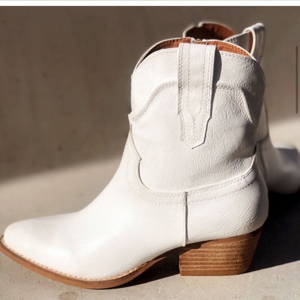 White Faux Leather Ankle Booties Distressed Block Heel Womens Size 11 Boots - Picture 8 of 12